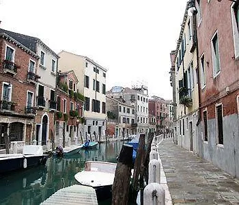 안티카 로칸다 몬틴 호텔 2*